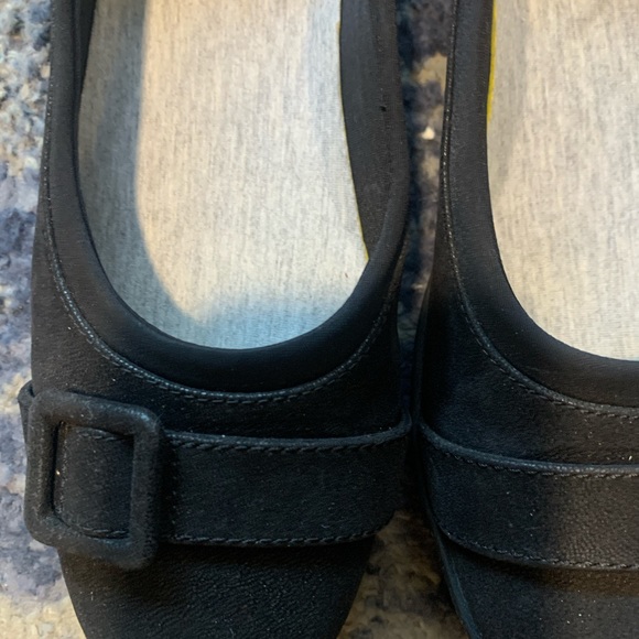 In box - Clark’s Cloudstepper Black shoes - Picture 5 of 10